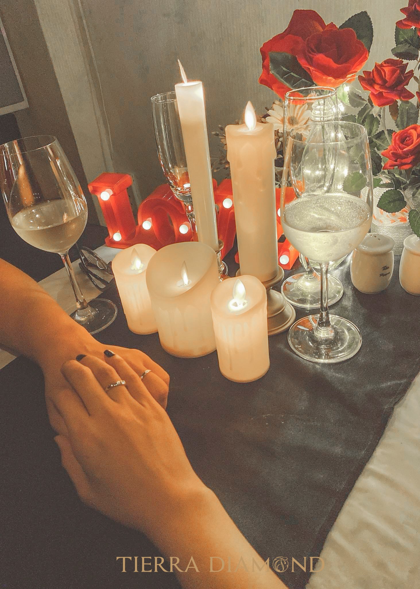 Buổi cầu hôn được diễn ra lãng mạn, ngọt ngào